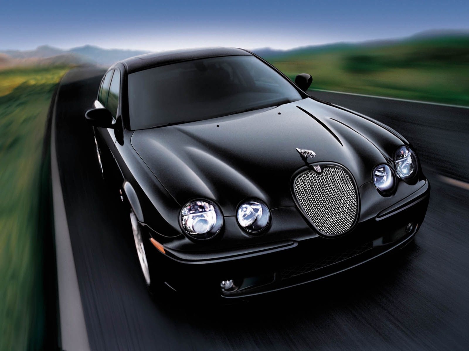 Основополагающие преимущества автомобиля Jaguar: элегантность, мощность и надежность
